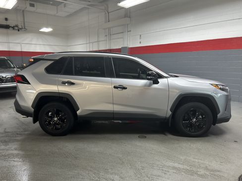 Used 2024 Toyota RAV4 XLE w/ Convenience Package FWD image 11