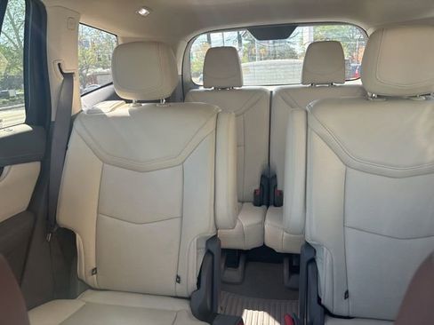 Used 2020 Cadillac XT6 Premium Luxury image 3