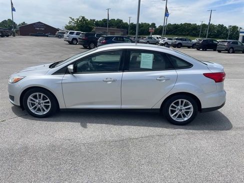 Used 2018 Ford Focus SE FWD image 5