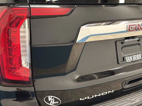 Used 2023 GMC Yukon XL SLT w/ SLT Premium Package image 42