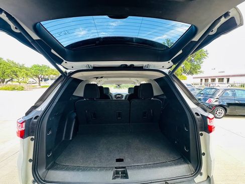 Used 2019 Chevrolet Traverse LT FWD image 22