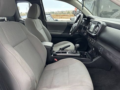Used 2017 Toyota Tacoma SR image 39