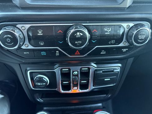 Used 2023 Jeep Wrangler Sahara image 26