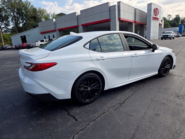 Used 2025 Toyota Camry SE FWD image 9