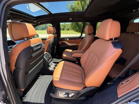 Used 2021 BMW X7 M50i w/ Dynamic Handling Package AWD/4WD image 14