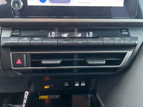 Used 2025 Toyota Camry SE FWD image 23