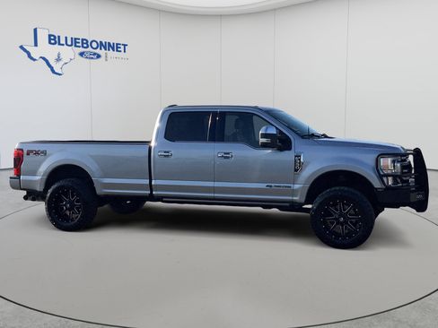 Used 2022 Ford F350 Platinum w/ FX4 Off-Road Package AWD/4WD image 4