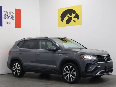 Used 2023 Volkswagen Taos SE AWD/4WD image 1