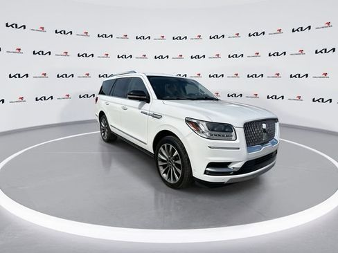 Used 2021 Lincoln Navigator Reserve w/ Luxury Package RWD image 2