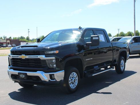 Used 2025 Chevrolet Silverado 2500 LT w/ Convenience Package AWD/4WD image 4