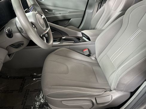 Used 2024 Hyundai Elantra SEL image 21