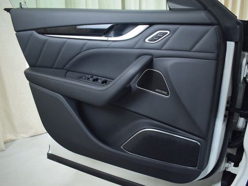 Certified 2023 Maserati Levante GT AWD/4WD image 38