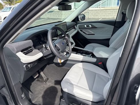 New 2026 Ford Explorer Platinum w/ LUX Leather Package AWD/4WD image 21