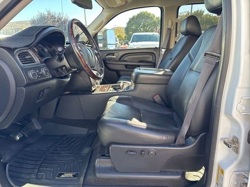 Used 2014 GMC Sierra 2500 Denali w/ Suspension Package, Off-Road image 11