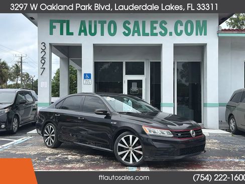 Used 2018 Volkswagen Passat 3.6 FWD image 1