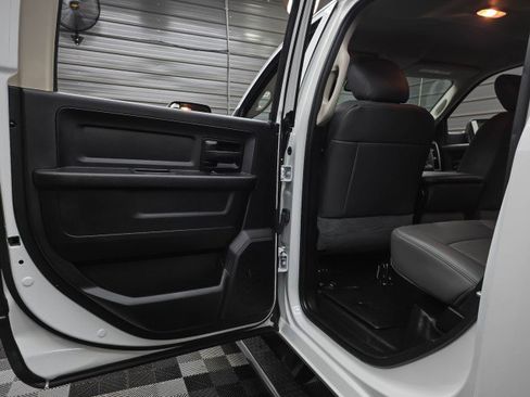 Used 2018 RAM 2500 Tradesman w/ Chrome Appearance Group AWD/4WD image 32