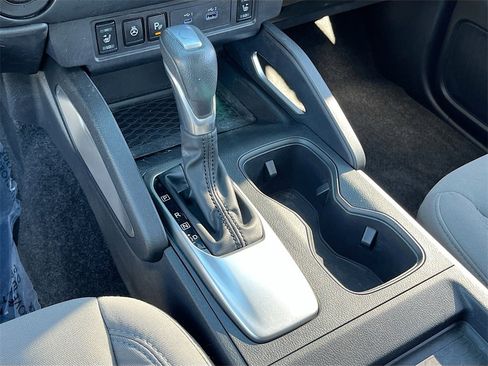 Used 2022 Nissan Frontier SV image 16