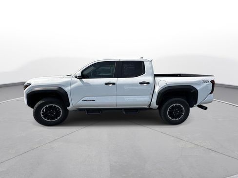Used 2025 Toyota Tacoma TRD Off-Road image 9