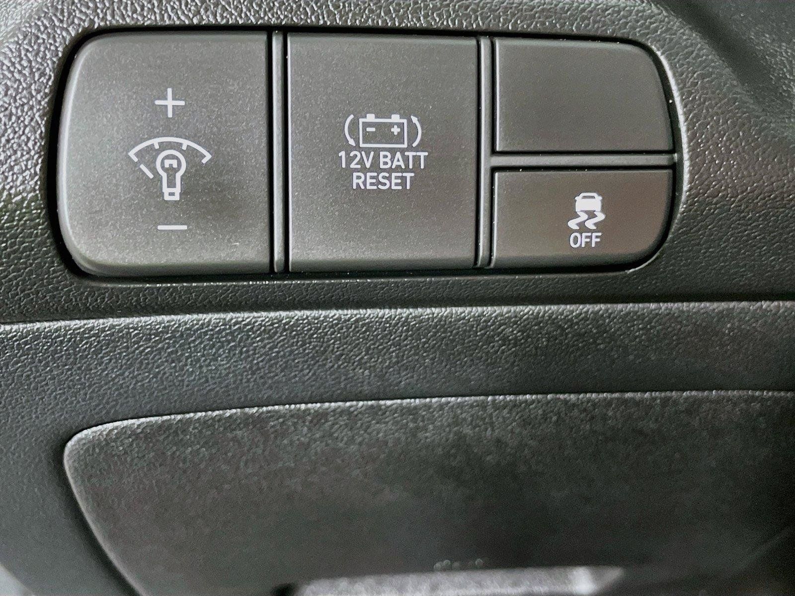 Certified 2025 Hyundai Elantra SEL FWD image 14