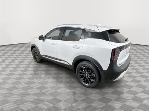 New 2025 Nissan Kicks SR image 6