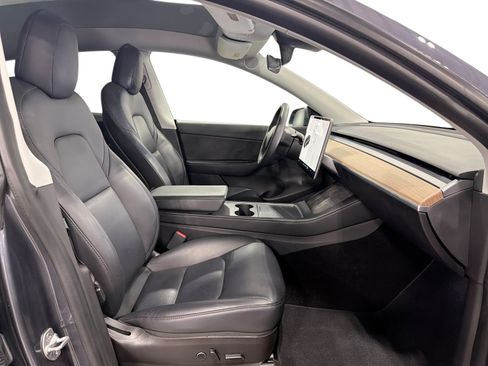 Certified 2021 Tesla Model Y Long Range AWD/4WD image 13