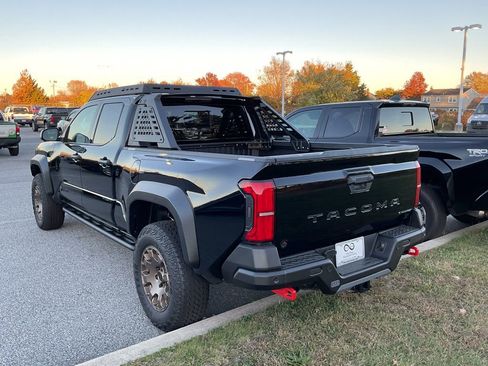 Used 2025 Toyota Tacoma Trailhunter image 7