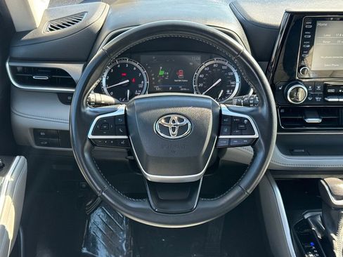 Used 2022 Toyota Highlander XLE image 14
