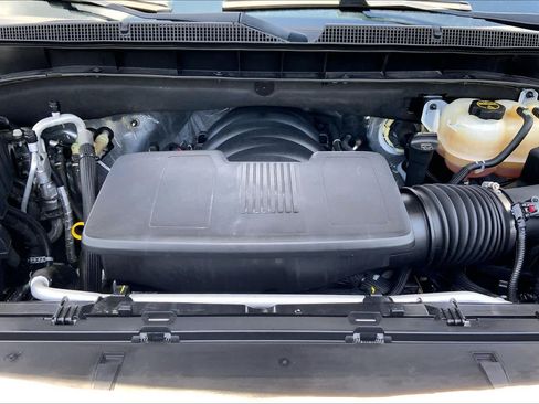Used 2024 Chevrolet Suburban Premier RWD image 31