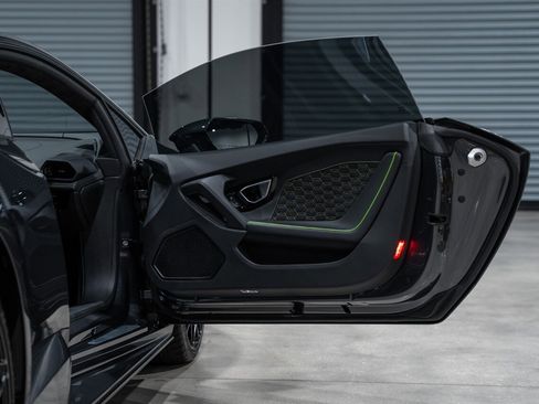 Used 2020 Lamborghini Huracan EVO image 31