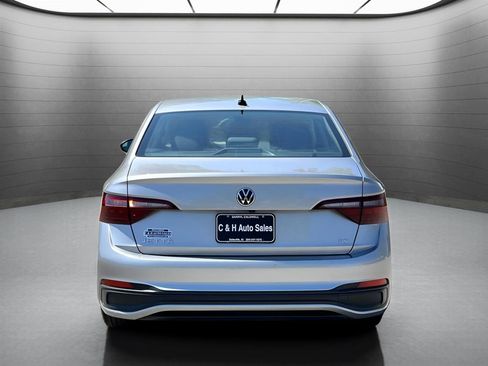 Used 2024 Volkswagen Jetta SE FWD image 8