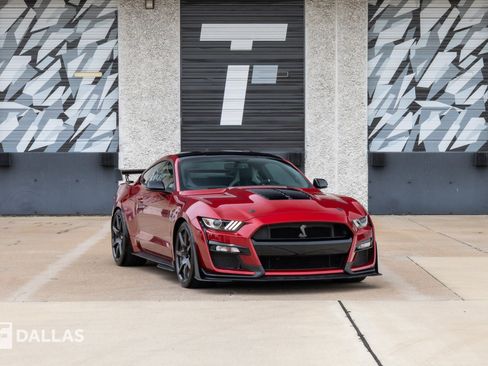 Used 2020 Ford Mustang Shelby GT500 w/ Carbon Fiber Track Pack RWD image 1
