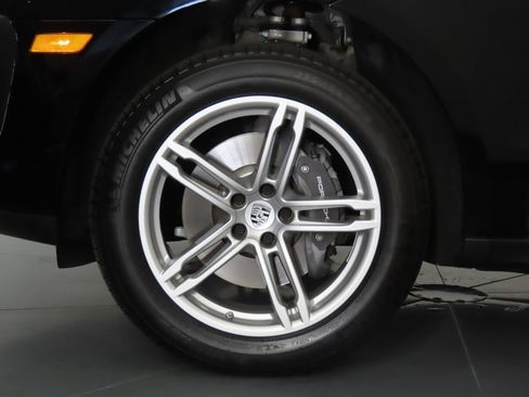 Certified 2026 Porsche Macan AWD/4WD image 11