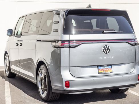 New 2025 Volkswagen ID. Buzz Pro S Plus AWD/4WD image 4