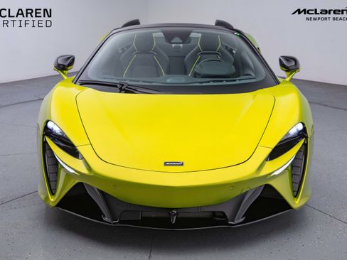 Used 2025 McLaren Artura Spider image 6