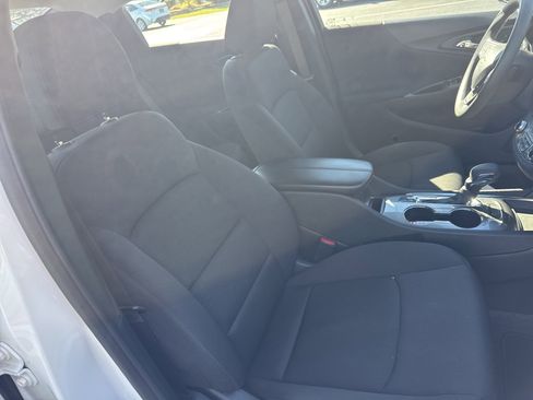 Used 2024 Chevrolet Malibu LT image 32