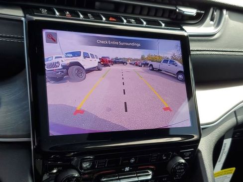 New 2025 Jeep Grand Cherokee Limited w/ Black Appearance Package image 11