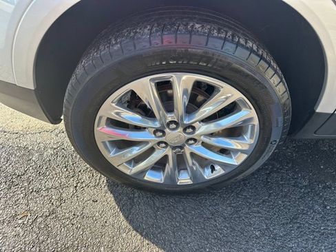 Used 2017 Cadillac XT5 Platinum w/ Driver Assist Package AWD/4WD image 11