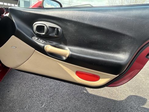 Used 2001 Chevrolet Corvette Coupe w/ Preferred Equipment Group2 image 16