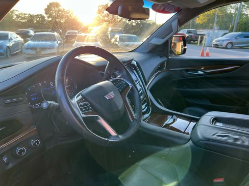 Used 2017 Cadillac Escalade Premium Luxury image 10