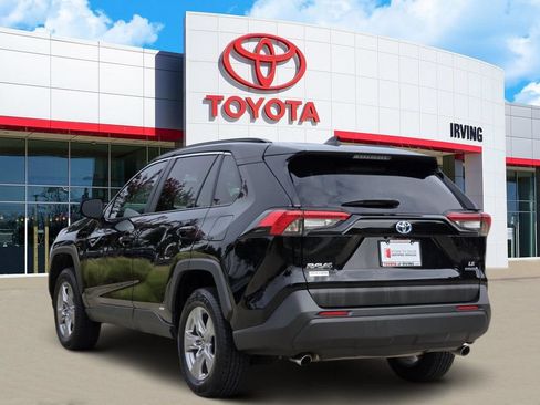 Used 2024 Toyota RAV4 LE AWD/4WD image 3