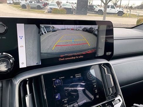 Used 2024 Lexus LX 600 4WD w/ Luxury Package image 20