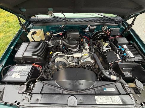 Used 1997 GMC Yukon 4WD 4-Door w/ Marketing Opt Pkg 5 image 26