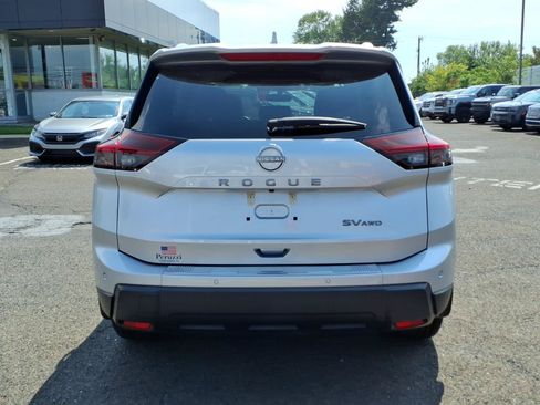 Used 2024 Nissan Rogue SV w/ SV Premium Package AWD/4WD image 4