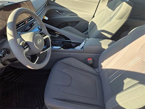 New 2025 Hyundai Elantra SEL image 10