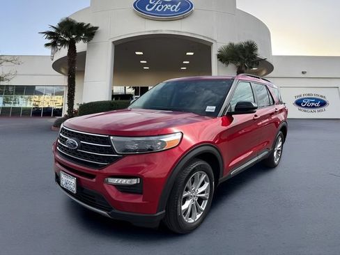 Certified 2023 Ford Explorer XLT w/ Equipment Group 202A AWD/4WD image 2
