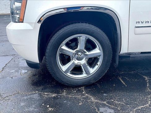 Used 2013 Chevrolet Avalanche LTZ RWD image 2