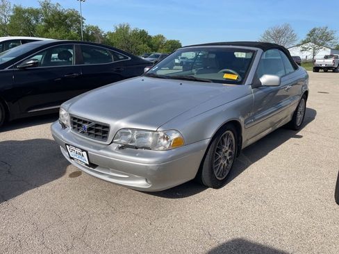 Used 2004 Volvo C70 LT FWD image 2