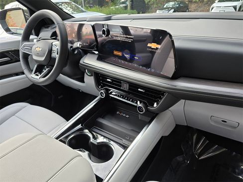 New 2026 Chevrolet Suburban Premier image 10