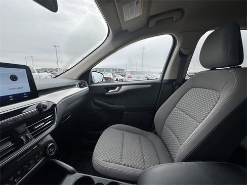Used 2020 Ford Escape SE image 28