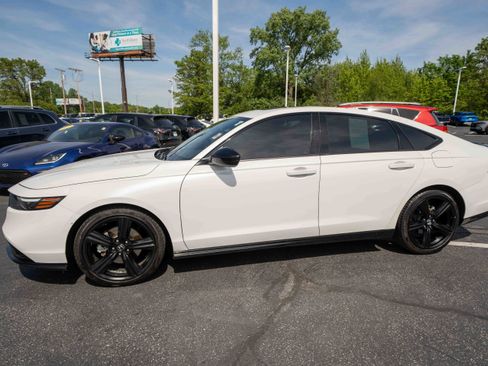 Used 2024 Honda Accord Sport image 3